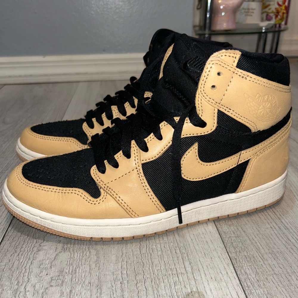 AIR JORDAN 1 RETRO HIGH OG 'HEIRLOOM'